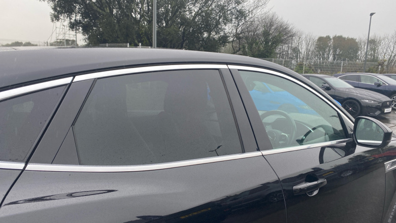 Jaguar E-Pace 2.0 D200 R-Dynamic SE 5dr Auto Diesel Estate